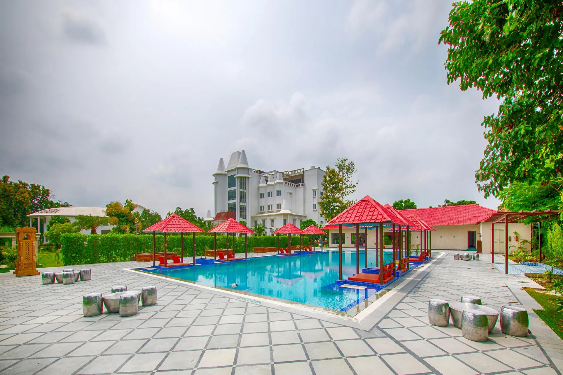 Tiaraa Hotels & Resorts Swimming Pool
