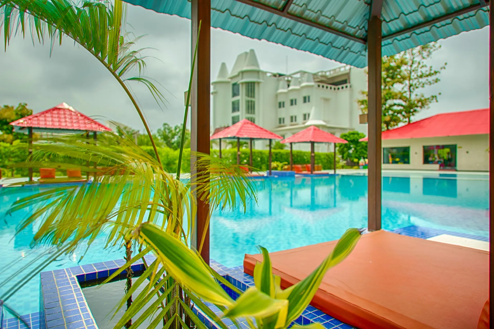 Tiaraa Hotels & Resorts Swimming Pool