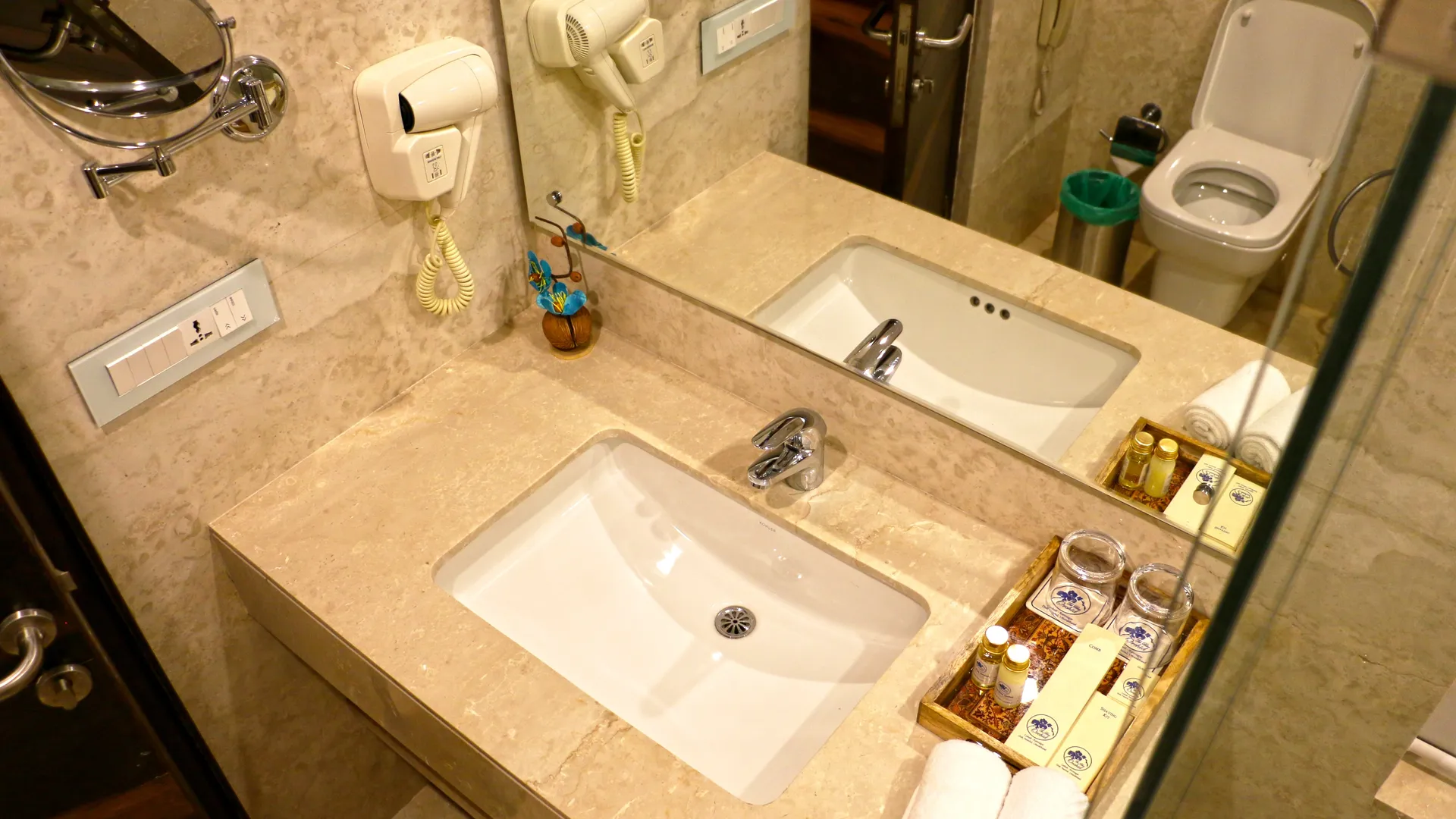 Tiaraa Hotels & Resorts Washroom