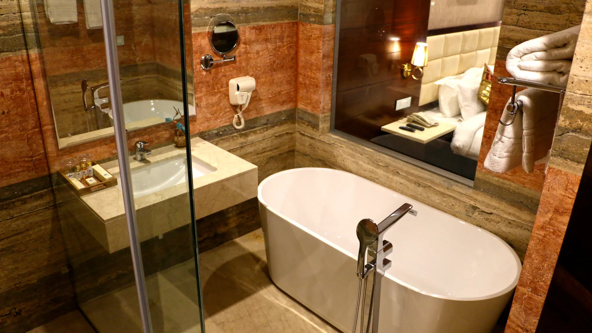 Tiaraa Hotels & Resorts Washroom