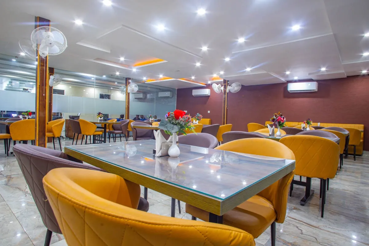 Wildlife Stays By Corbett Treff Restaurant