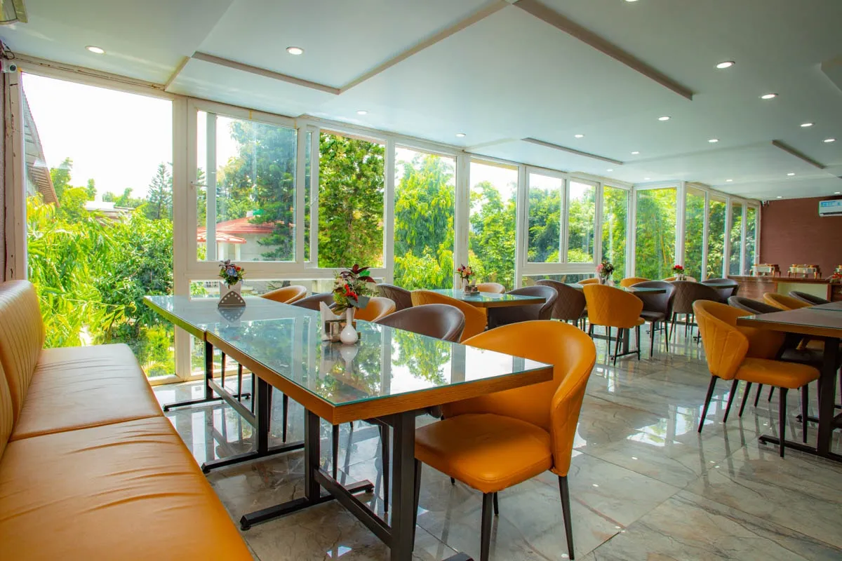 Wildlife Stays By Corbett Treff Restaurant