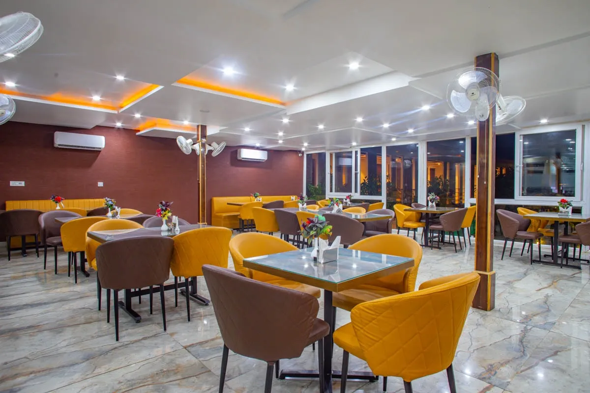 Wildlife Stays By Corbett Treff Restaurant