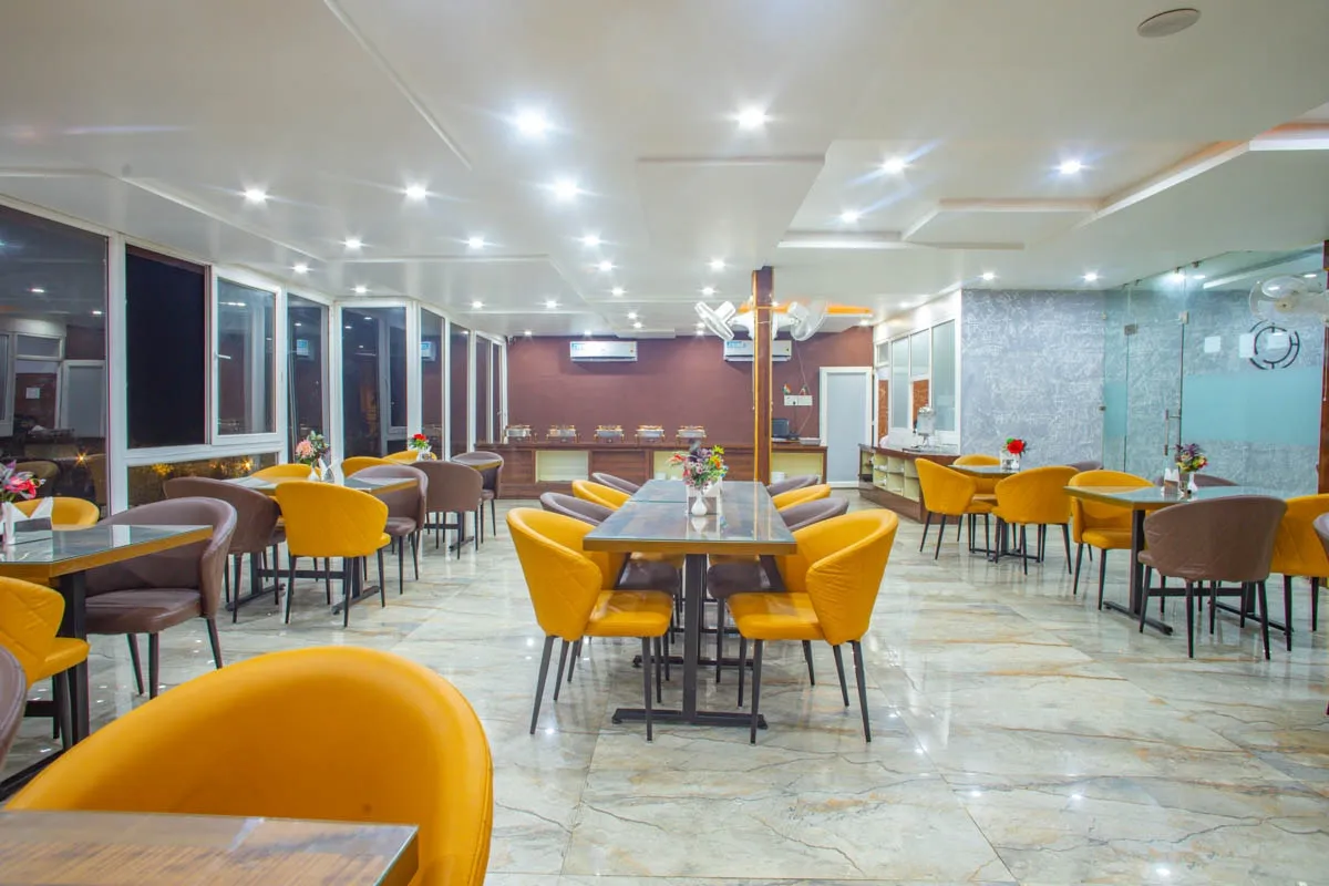 Wildlife Stays By Corbett Treff Restaurant