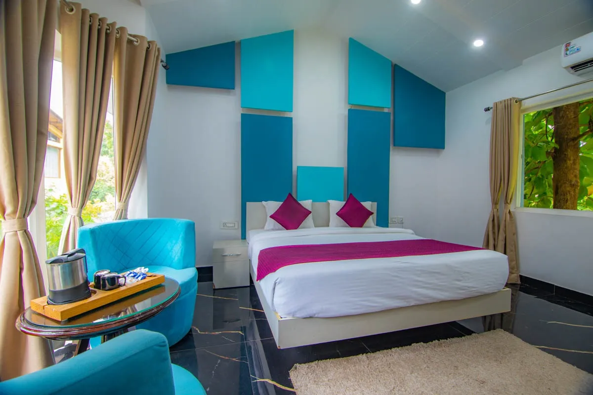 Wildlife Stays By Corbett Treff Room