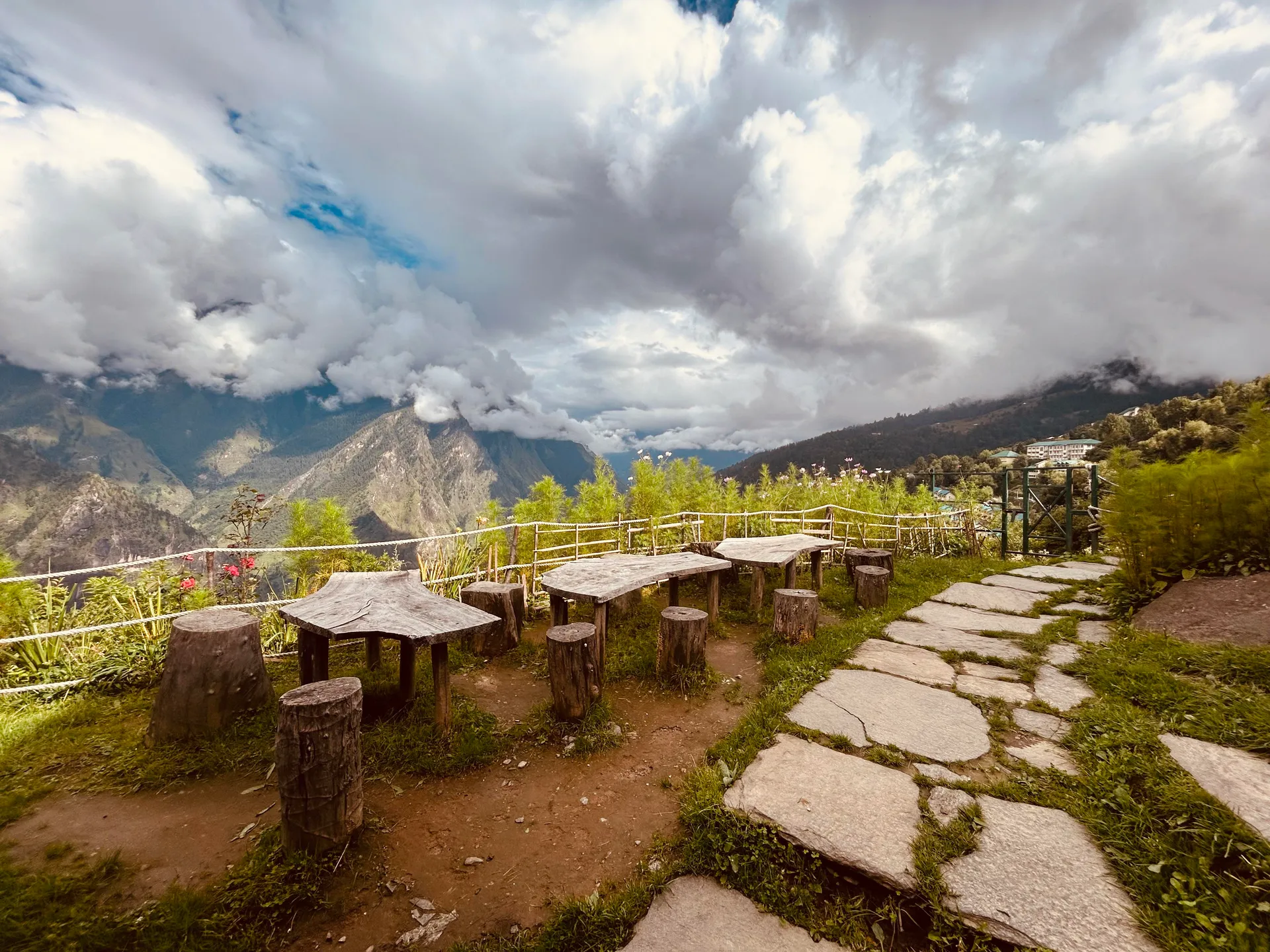Blue Poppy Resort Auli - Near Auli Chairlift Common Area
