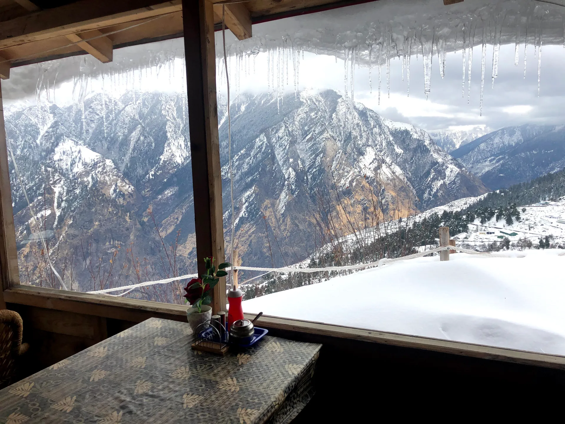 Blue Poppy Resort Auli - Near Auli Chairlift Common Area