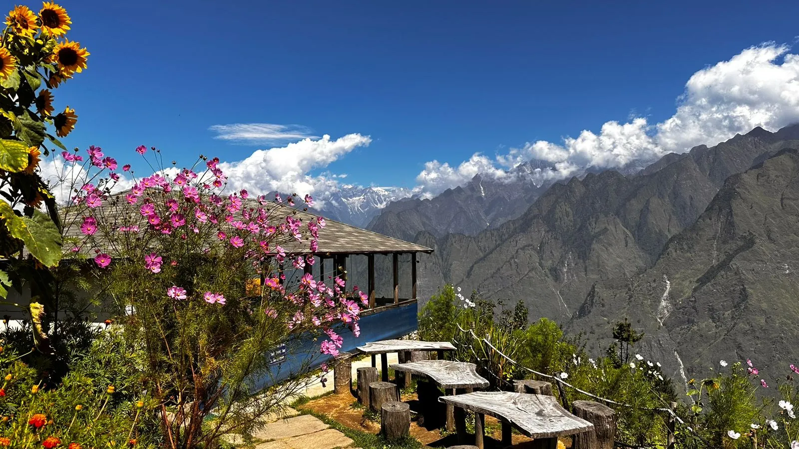 Blue Poppy Resort Auli - Near Auli Chairlift Entrance