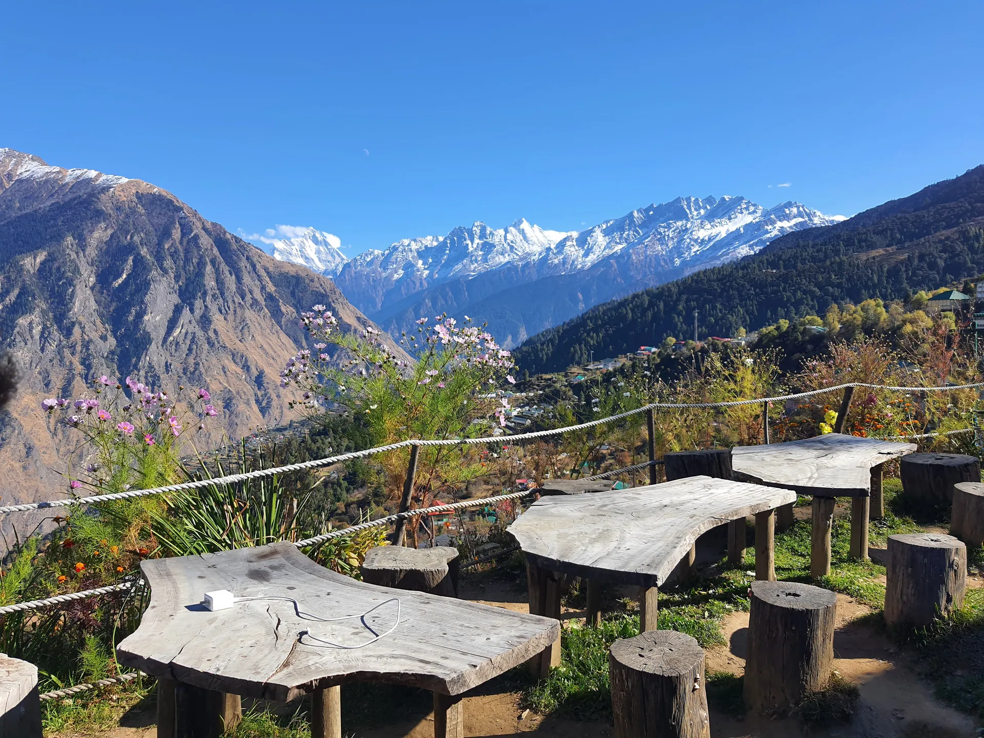 Blue Poppy Resort Auli - Near Auli Chairlift Facade