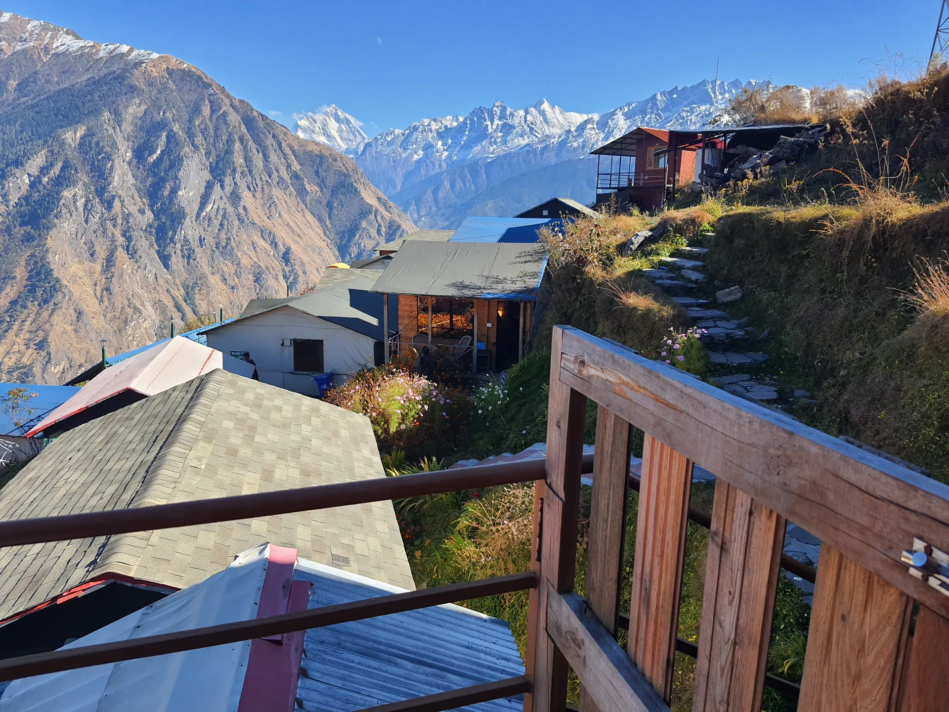 Blue Poppy Resort Auli - Near Auli Chairlift Facade