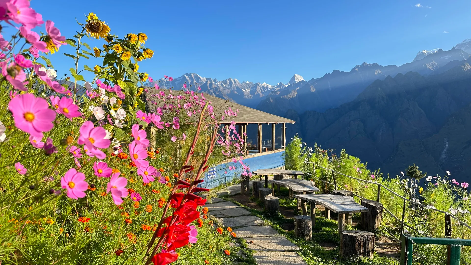 Blue Poppy Resort Auli - Near Auli Chairlift Facade