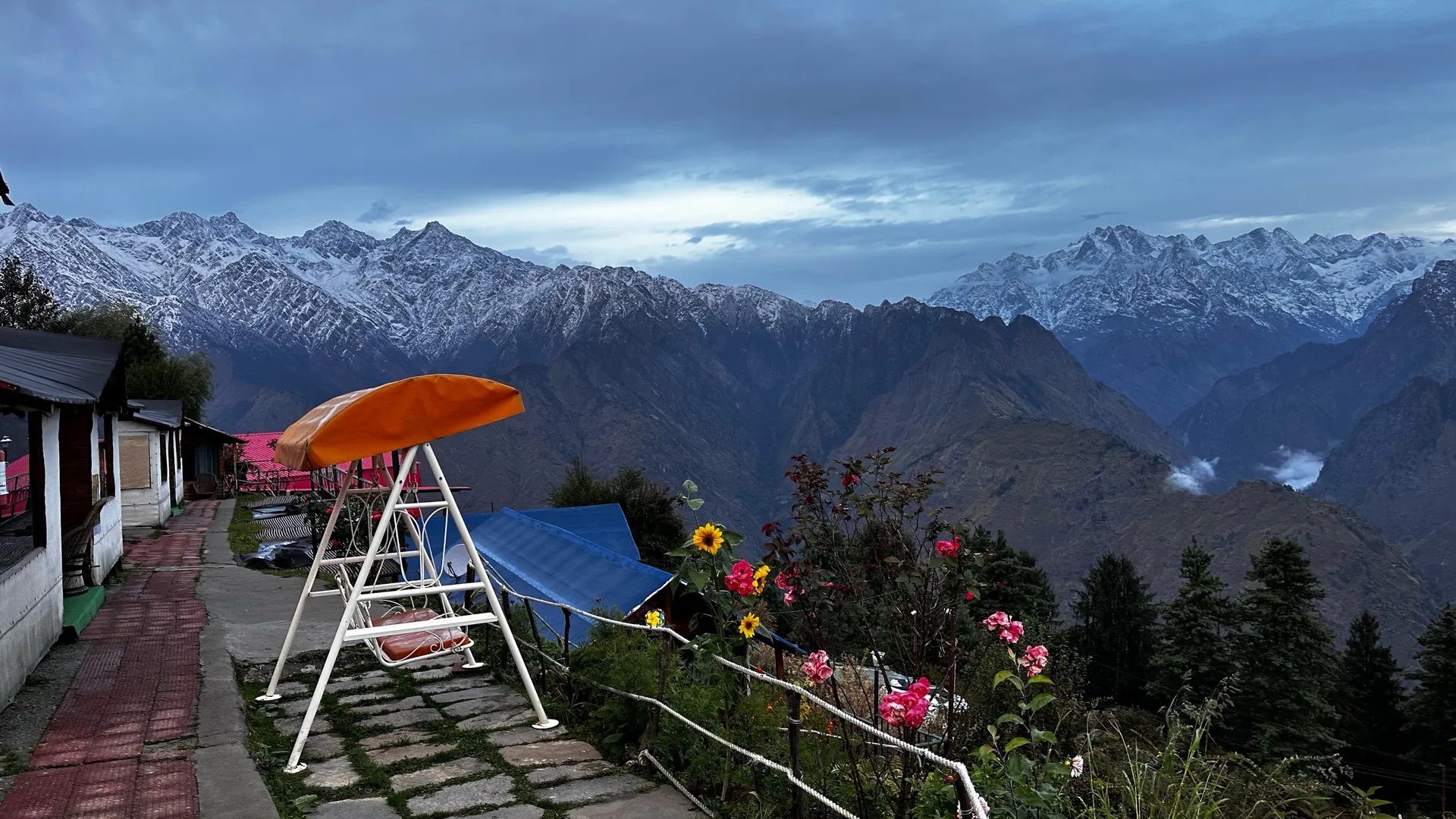 Blue Poppy Resort Auli - Near Auli Chairlift Facade