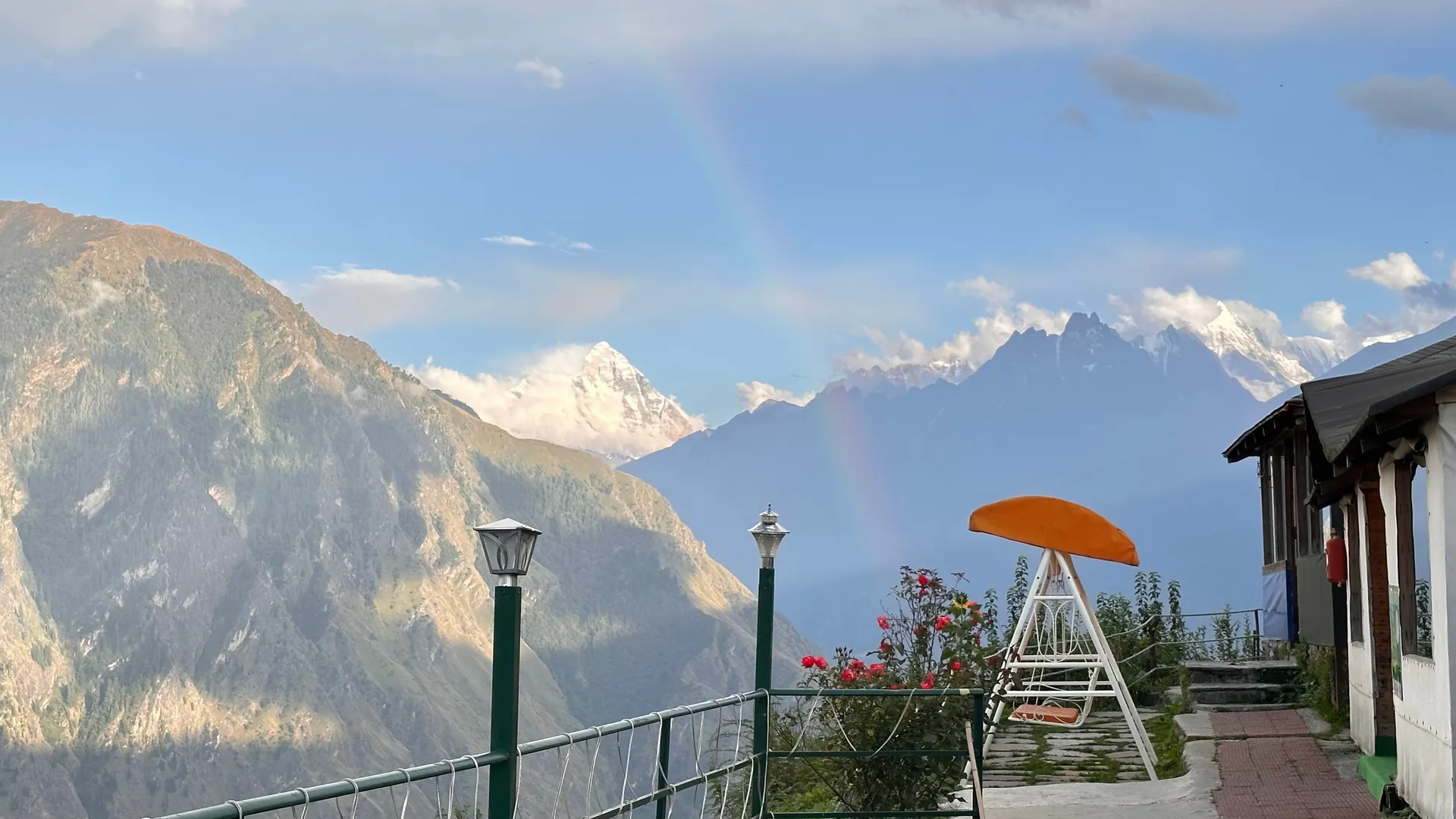 Blue Poppy Resort Auli - Near Auli Chairlift Facade