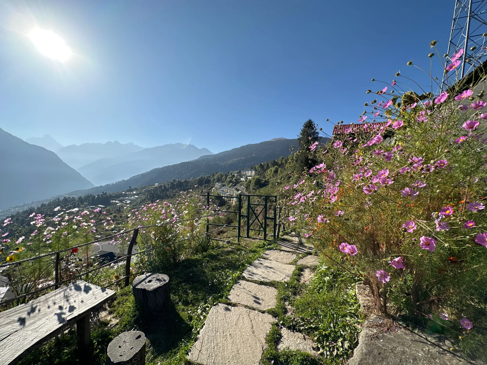 Blue Poppy Resort Auli - Near Auli Chairlift Facade