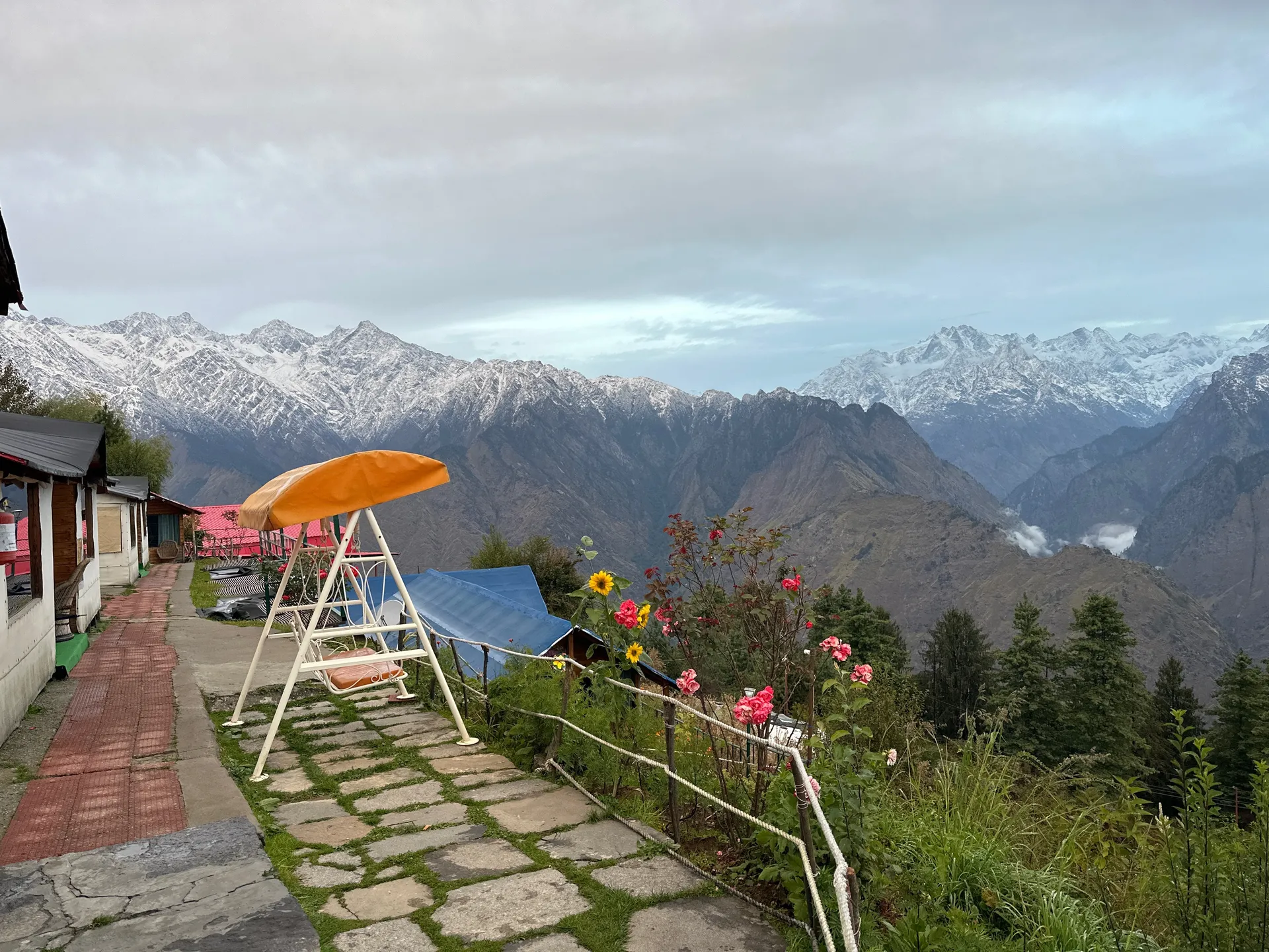 Blue Poppy Resort Auli - Near Auli Chairlift Facade