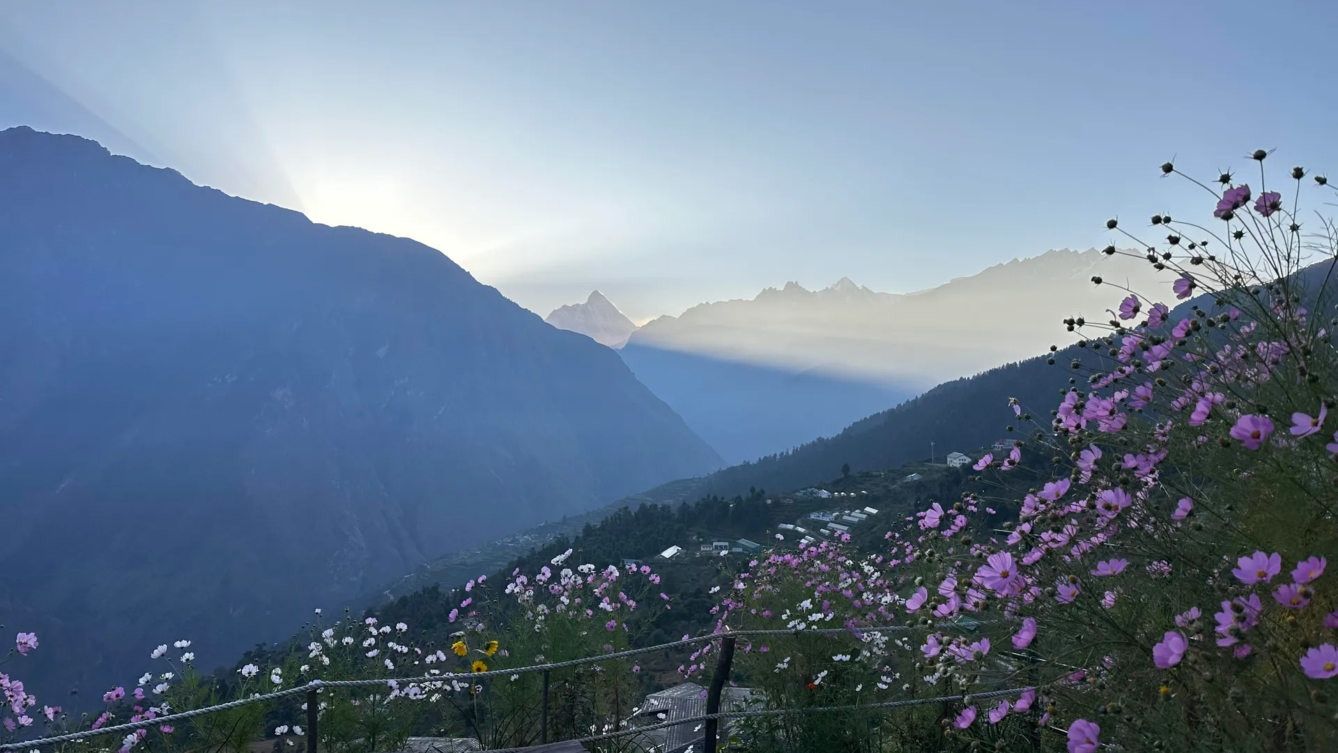 Blue Poppy Resort Auli - Near Auli Chairlift Facade