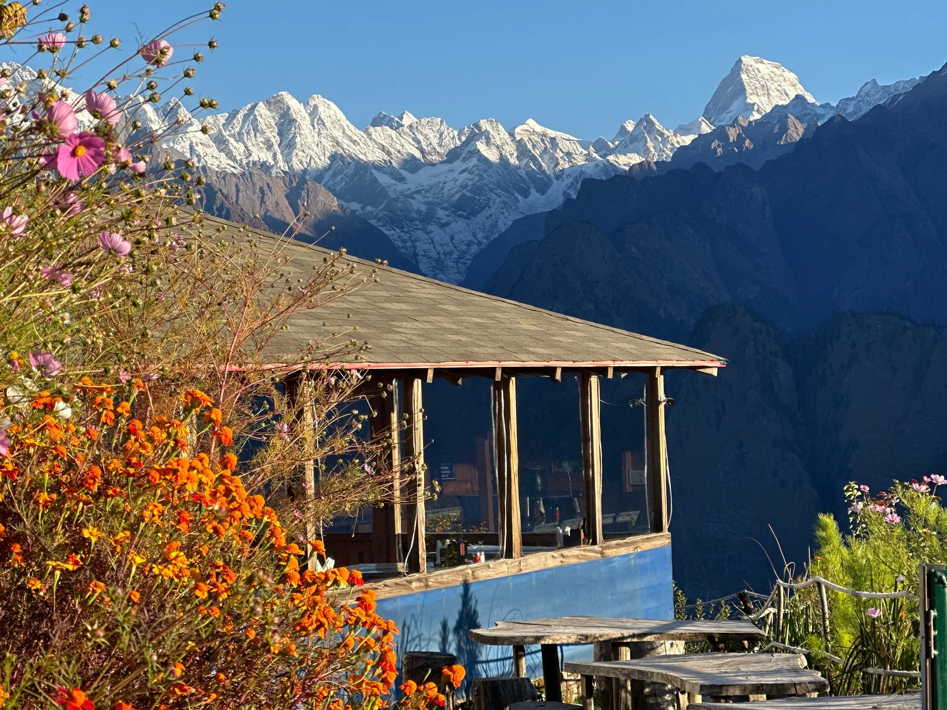 Blue Poppy Resort Auli - Near Auli Chairlift Facade