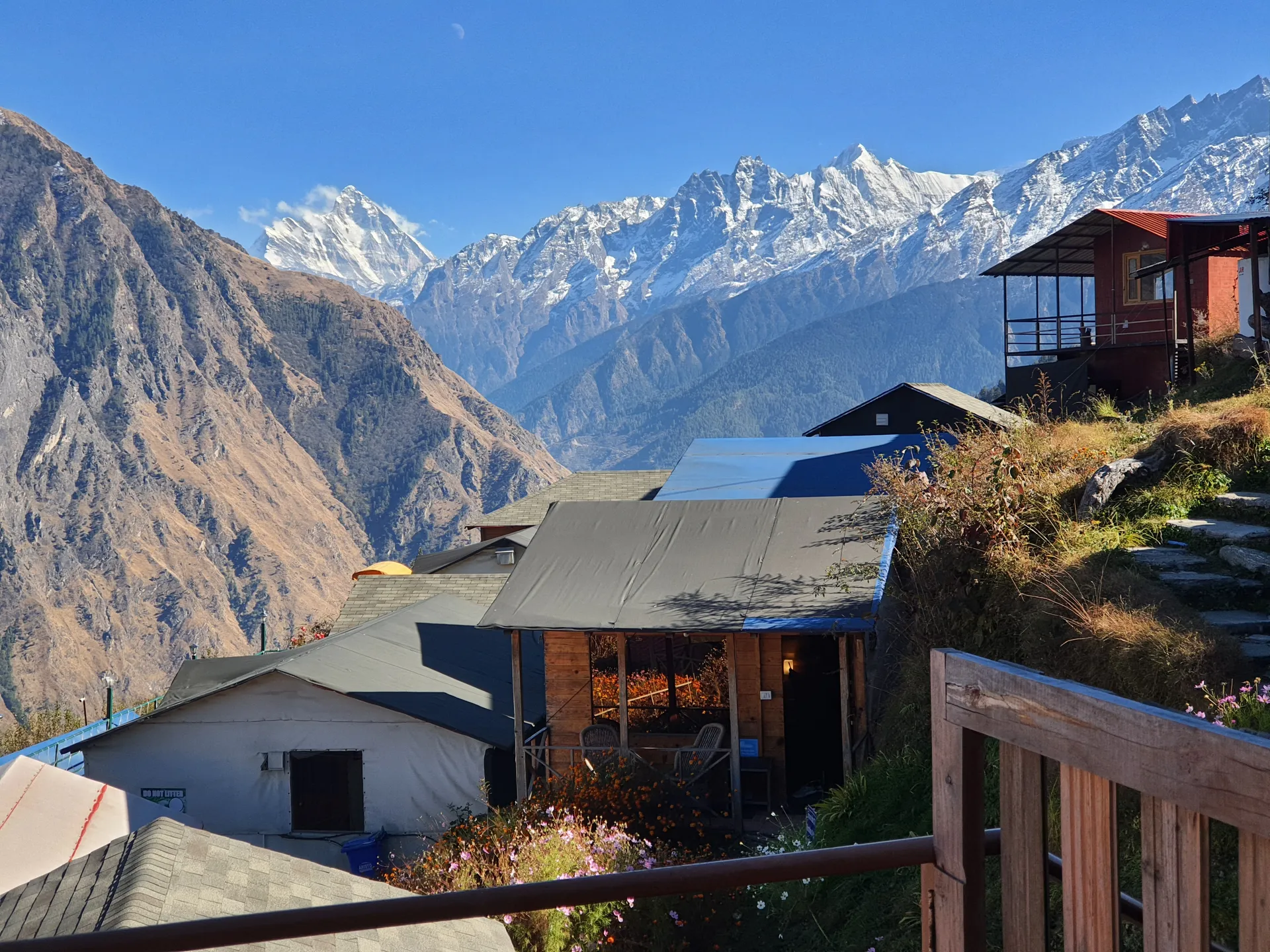 Blue Poppy Resort Auli - Near Auli Chairlift Garden