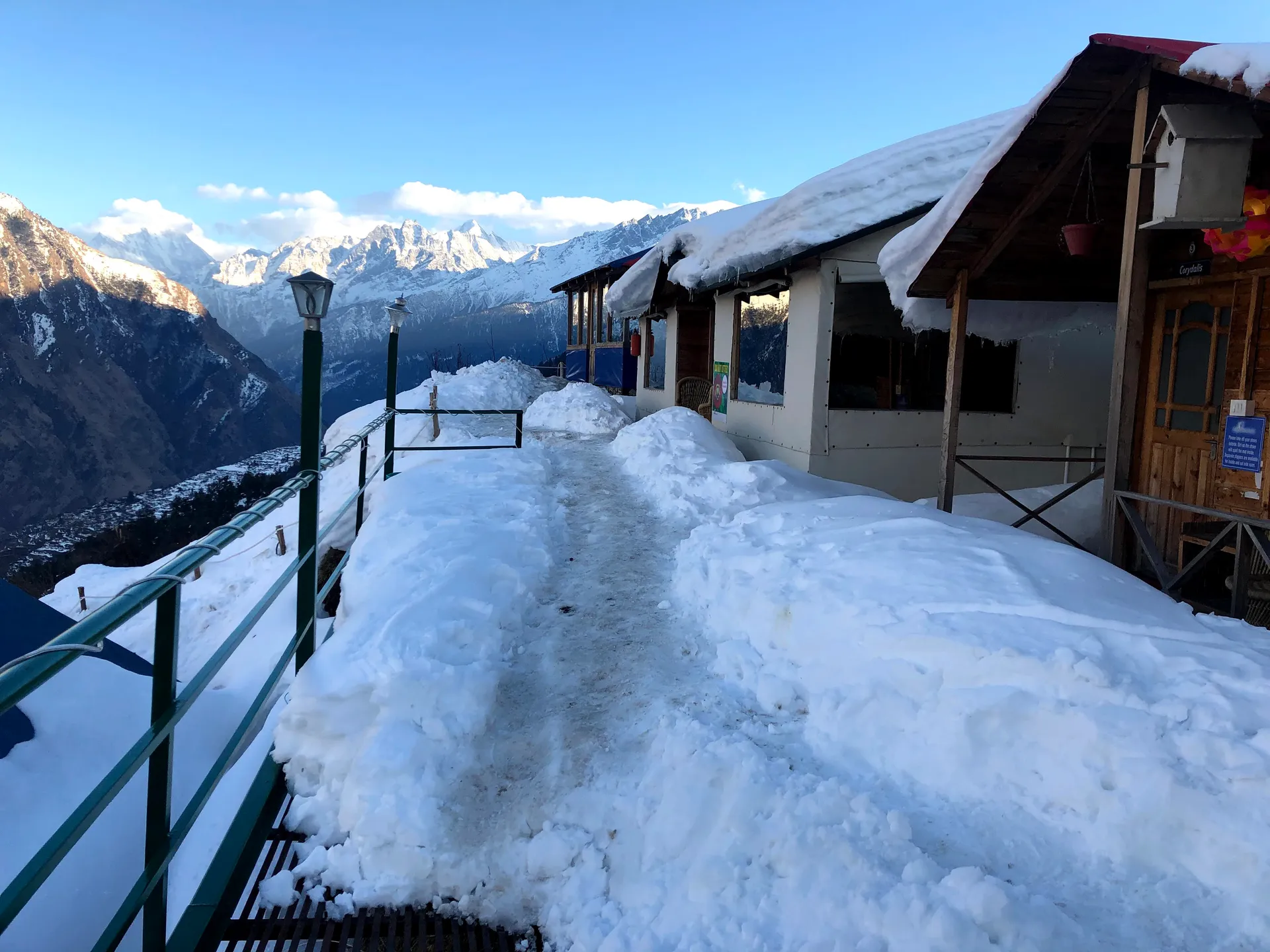 Blue Poppy Resort Auli - Near Auli Chairlift Reception