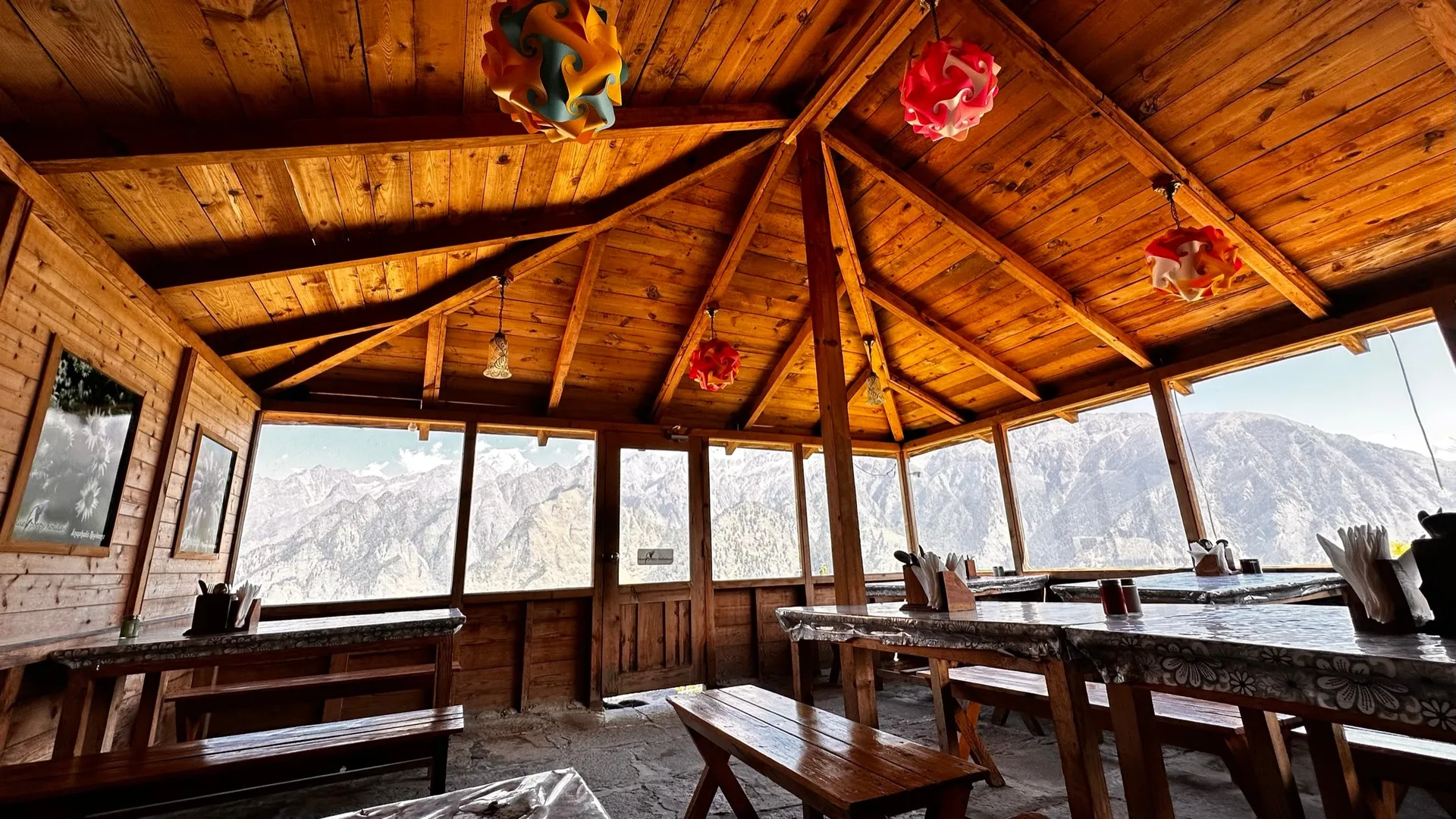 Blue Poppy Resort Auli - Near Auli Chairlift Restaurant
