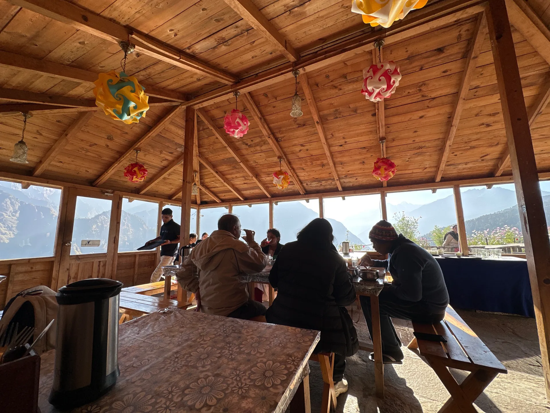 Blue Poppy Resort Auli - Near Auli Chairlift Restaurant