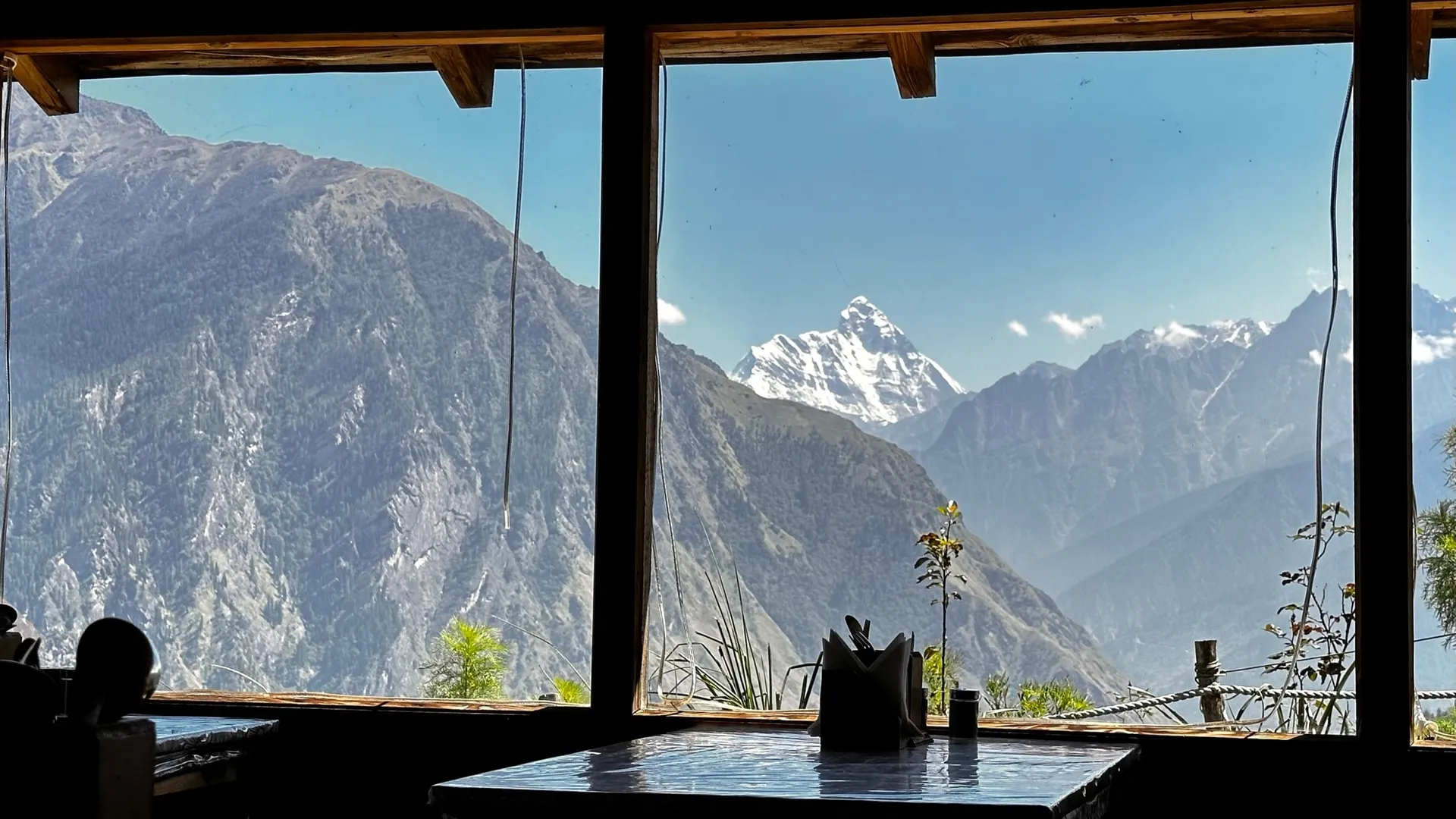 Blue Poppy Resort Auli - Near Auli Chairlift Restaurant