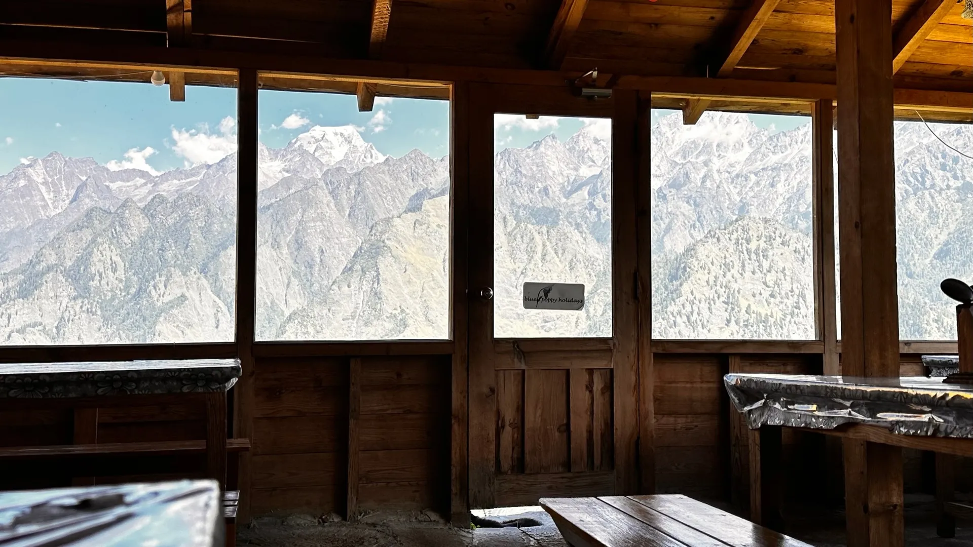 Blue Poppy Resort Auli - Near Auli Chairlift Restaurant