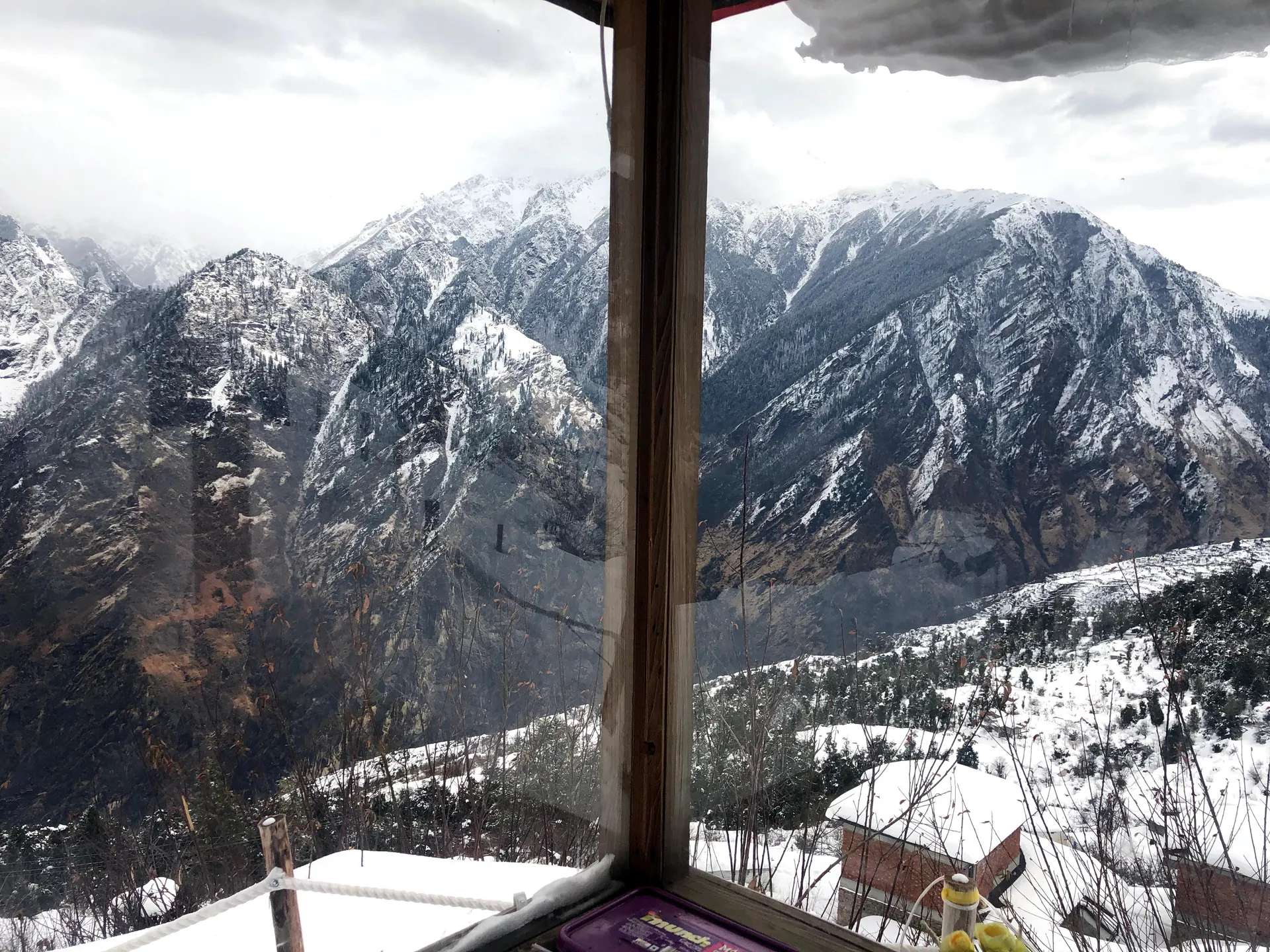 Blue Poppy Resort Auli - Near Auli Chairlift Restaurant