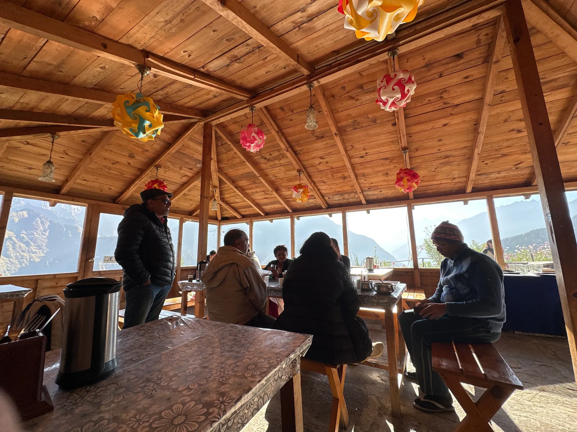 Blue Poppy Resort Auli - Near Auli Chairlift Restaurant