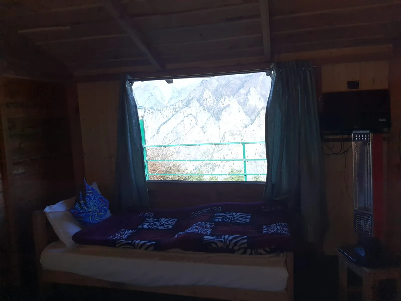 Blue Poppy Resort Auli - Near Auli Chairlift Room