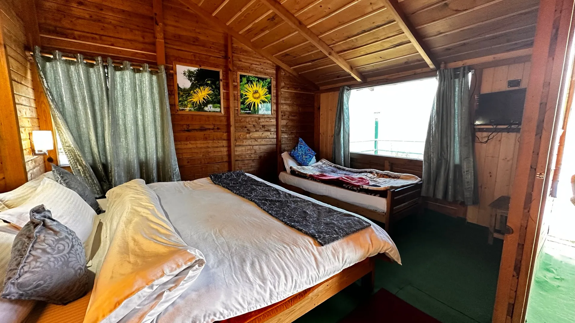 Blue Poppy Resort Auli - Near Auli Chairlift Room