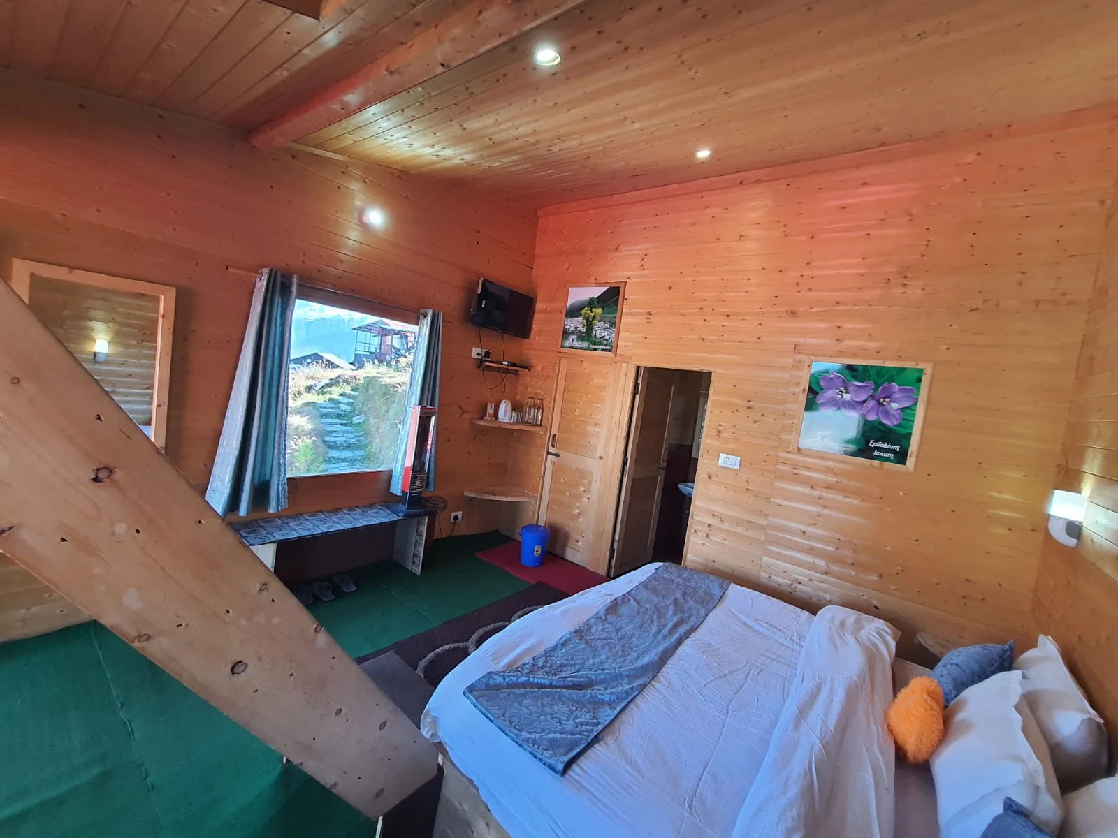 Blue Poppy Resort Auli - Near Auli Chairlift Room