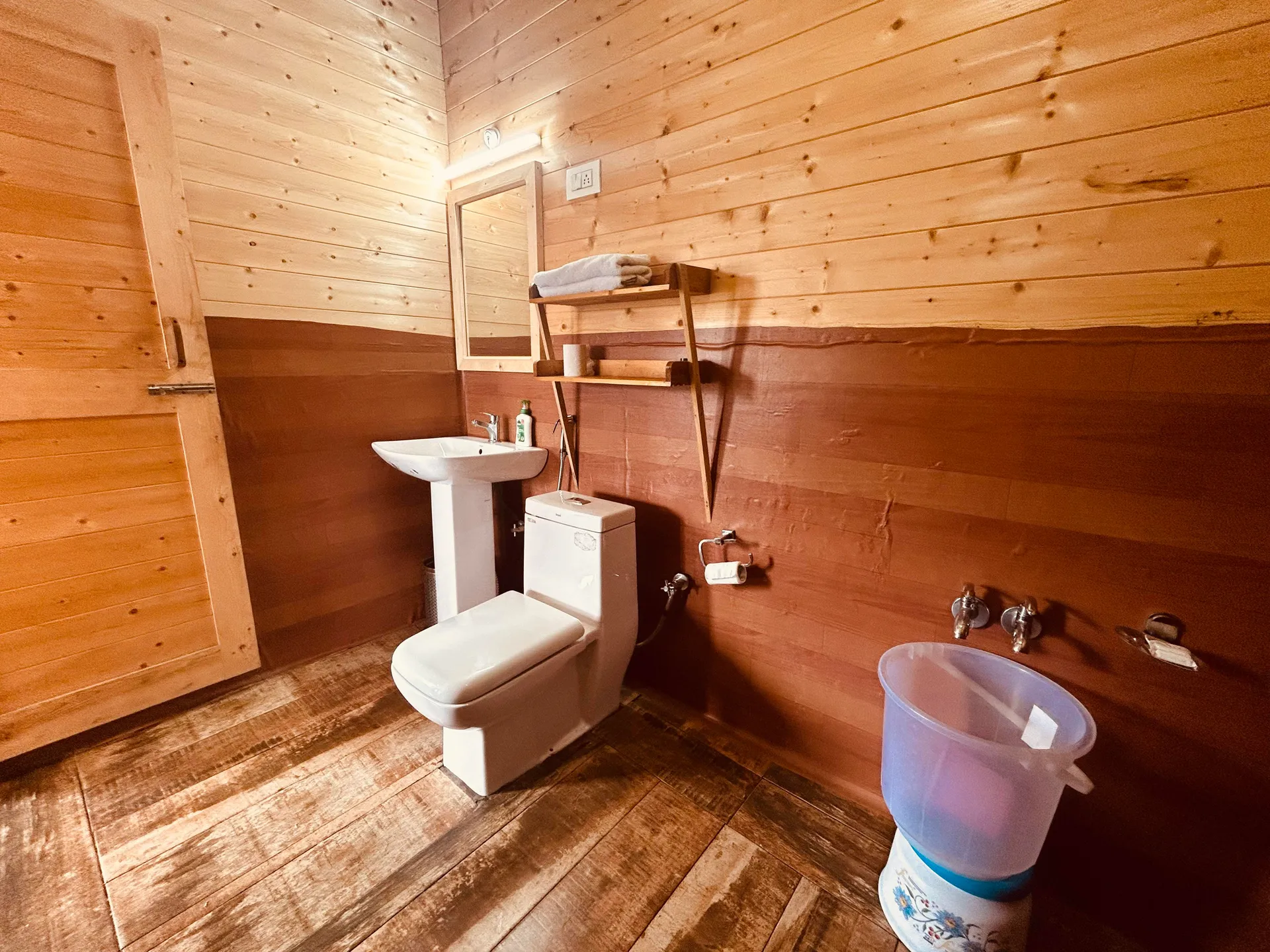 Blue Poppy Resort Auli - Near Auli Chairlift Washroom