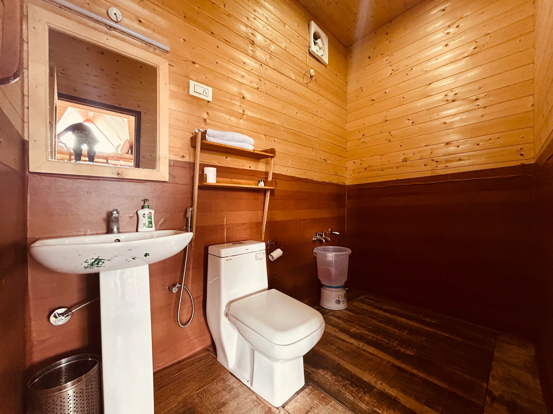 Blue Poppy Resort Auli - Near Auli Chairlift Washroom