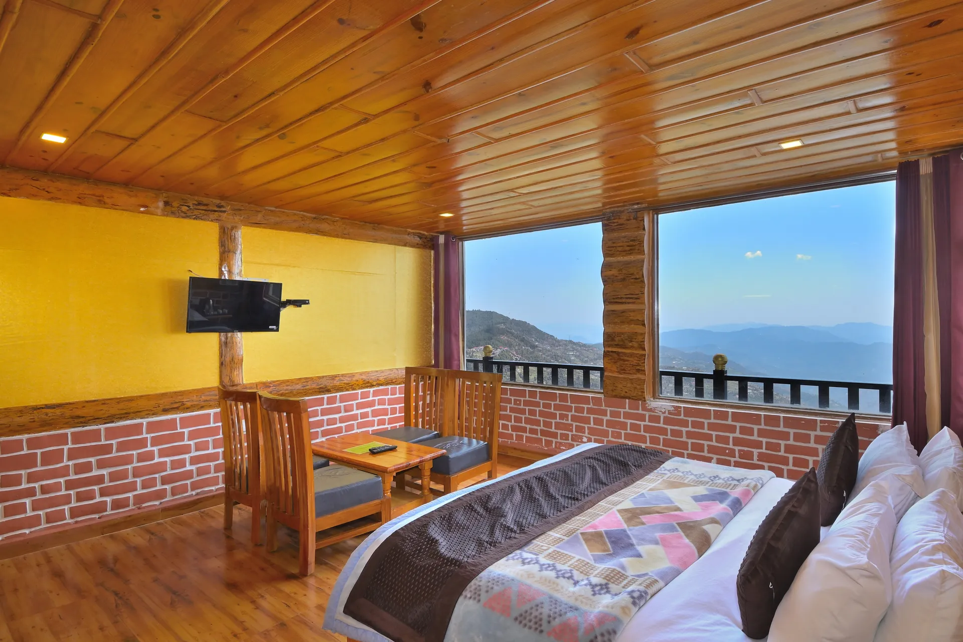 Hotel LA Riqueza Kanatal Common Area