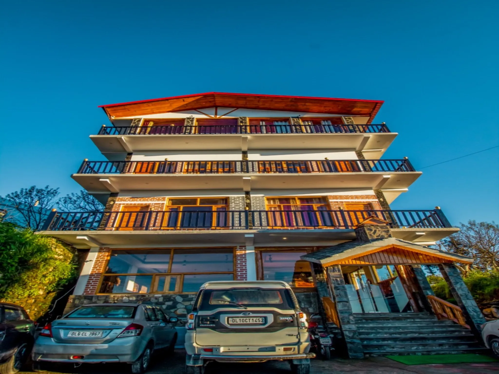 Hotel LA Riqueza Kanatal Facade