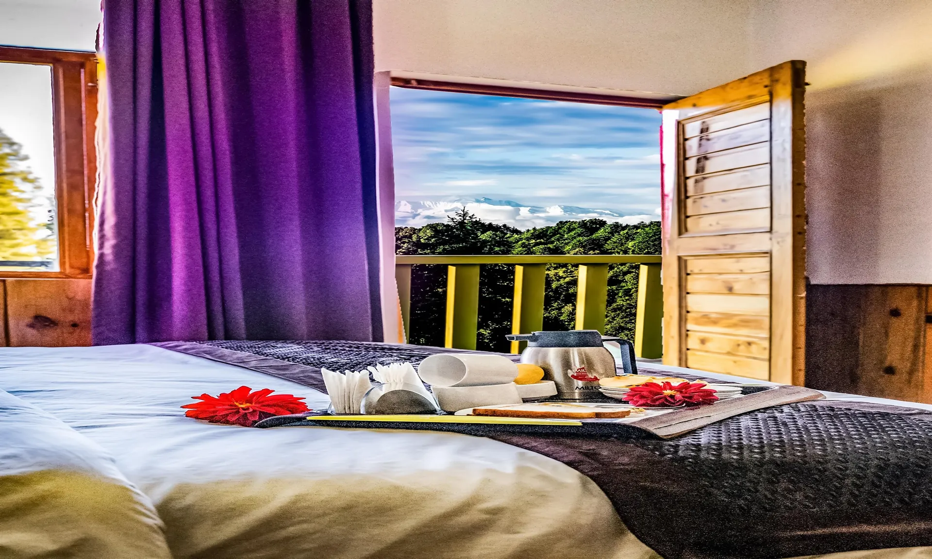 Hotel LA Riqueza Kanatal Room