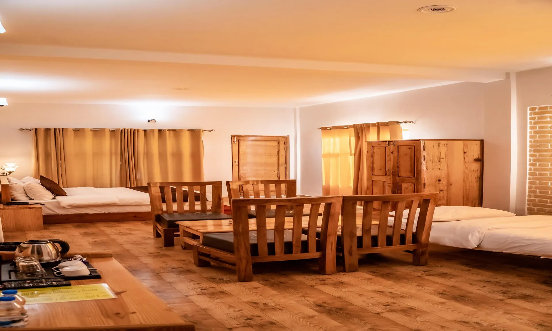 Hotel LA Riqueza Kanatal Room