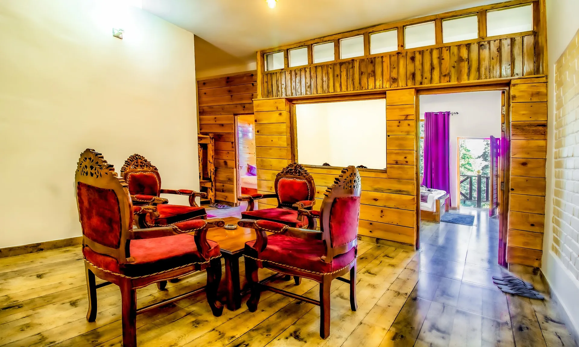 Hotel LA Riqueza Kanatal Room