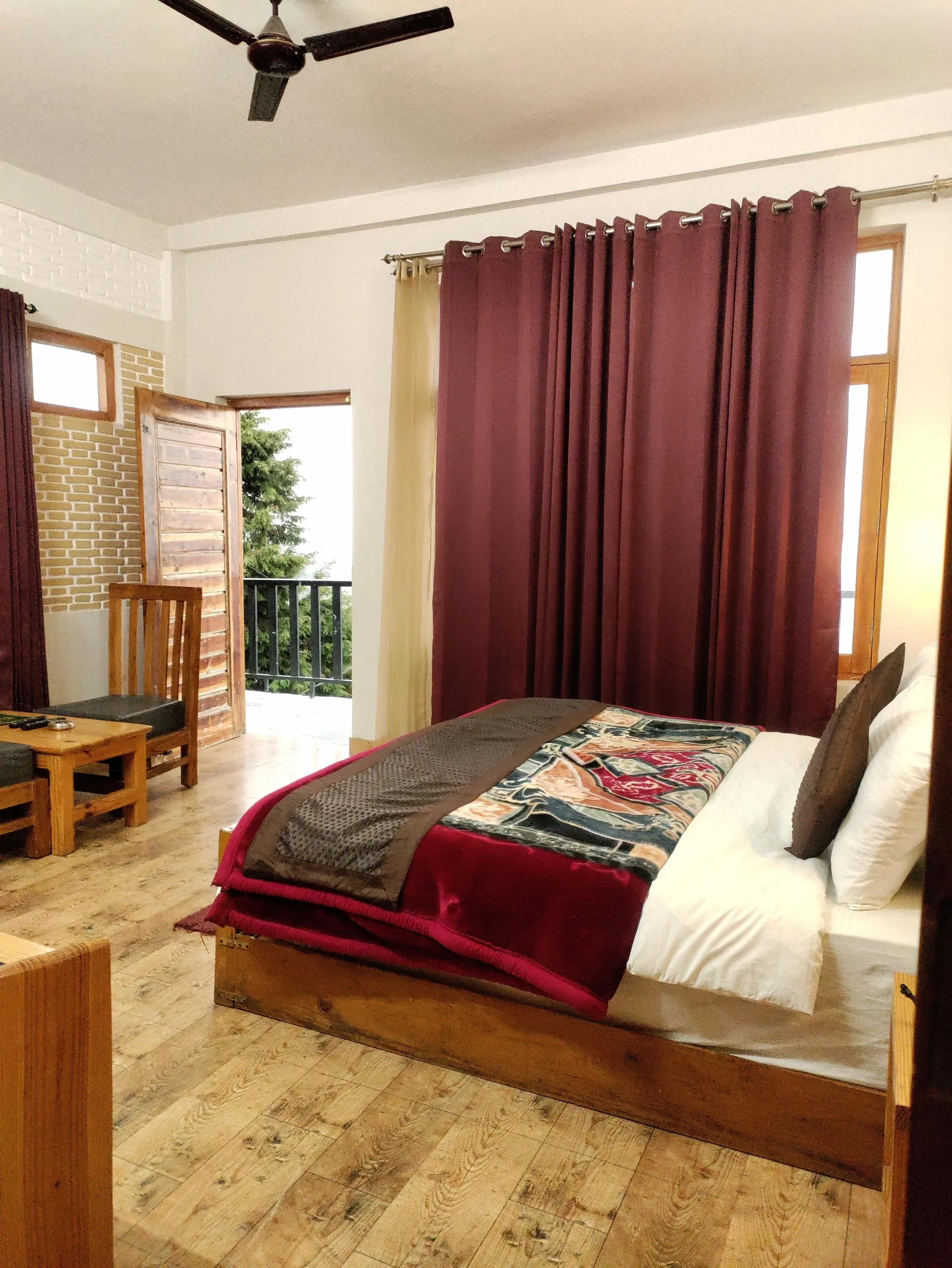 Hotel LA Riqueza Kanatal Room