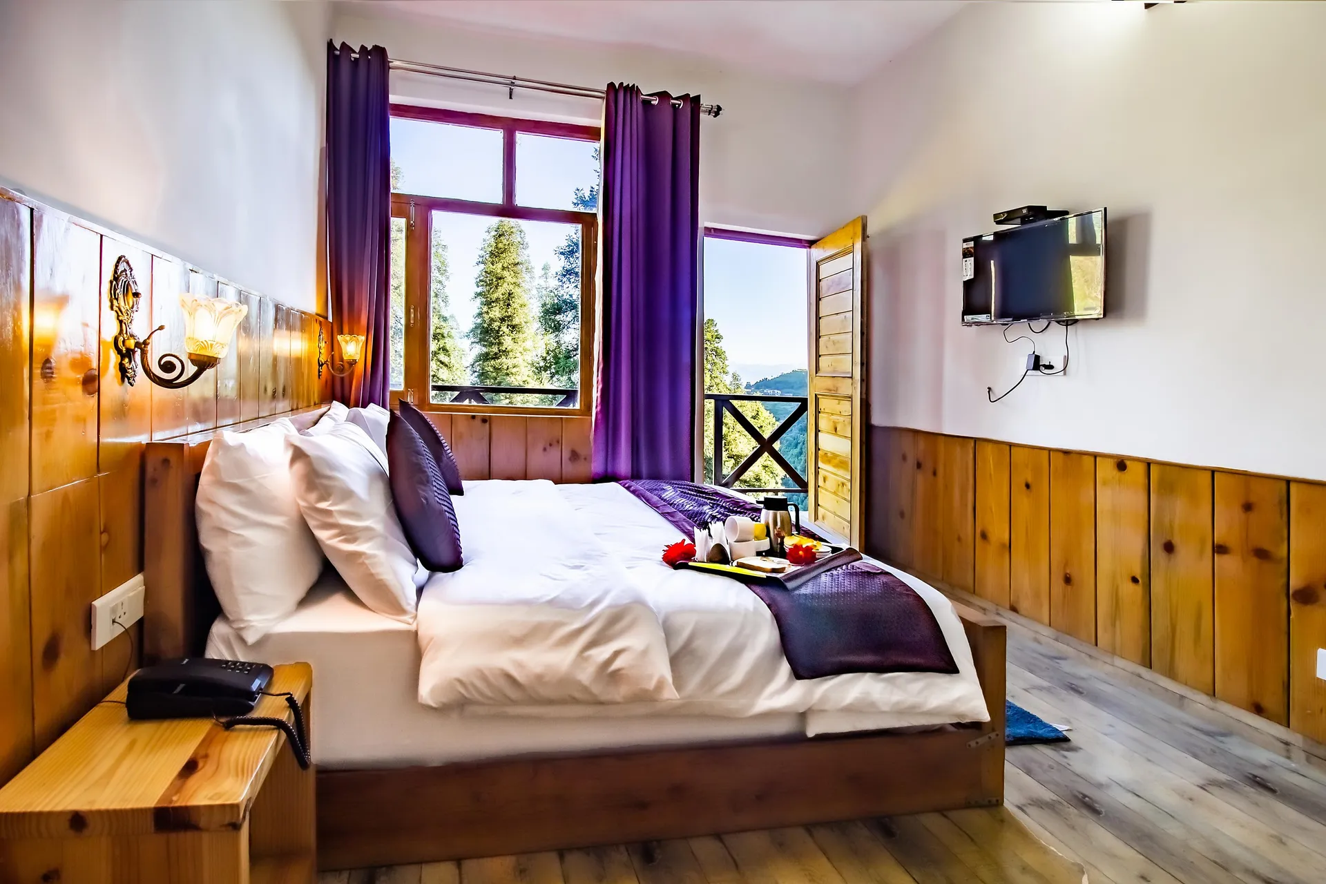Hotel LA Riqueza Kanatal Room