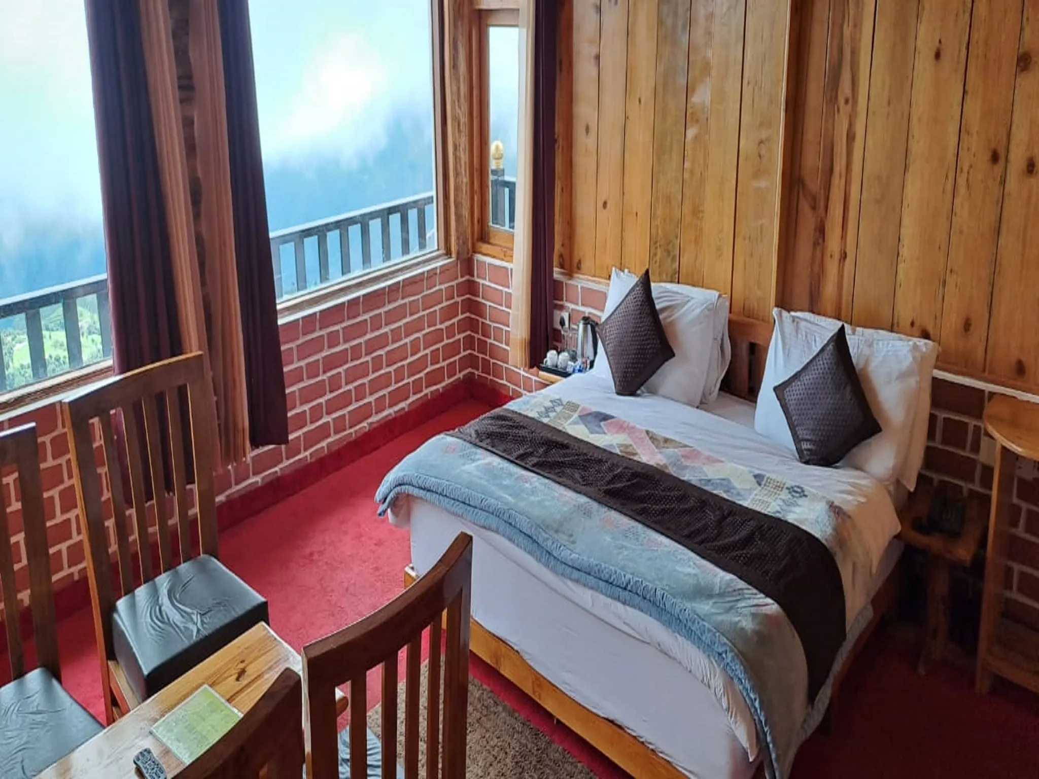 Hotel LA Riqueza Kanatal Room