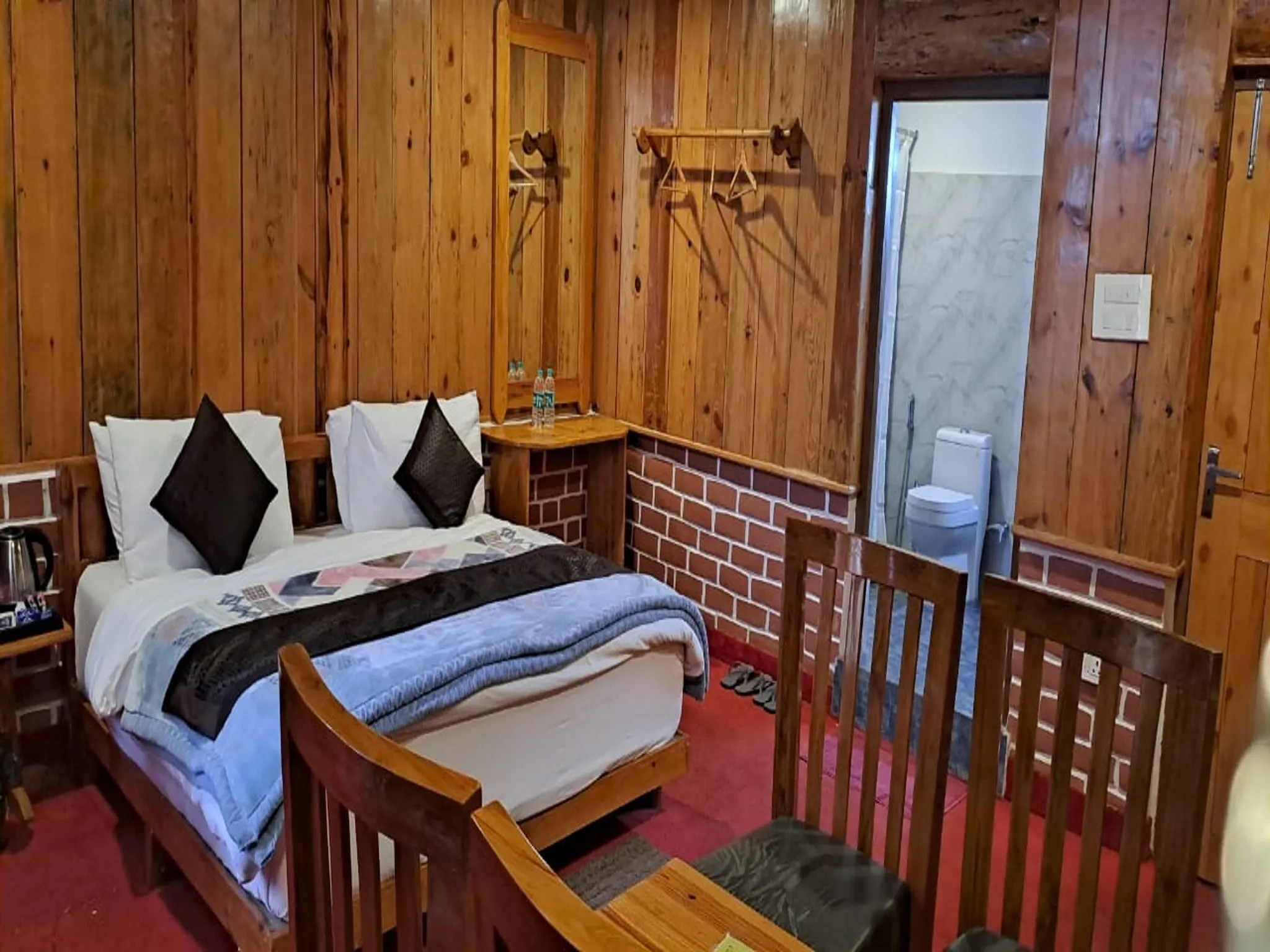 Hotel LA Riqueza Kanatal Room