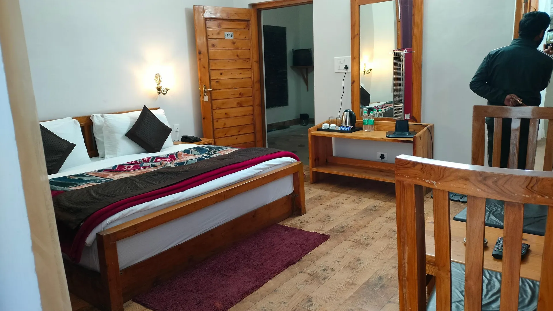 Hotel LA Riqueza Kanatal Room