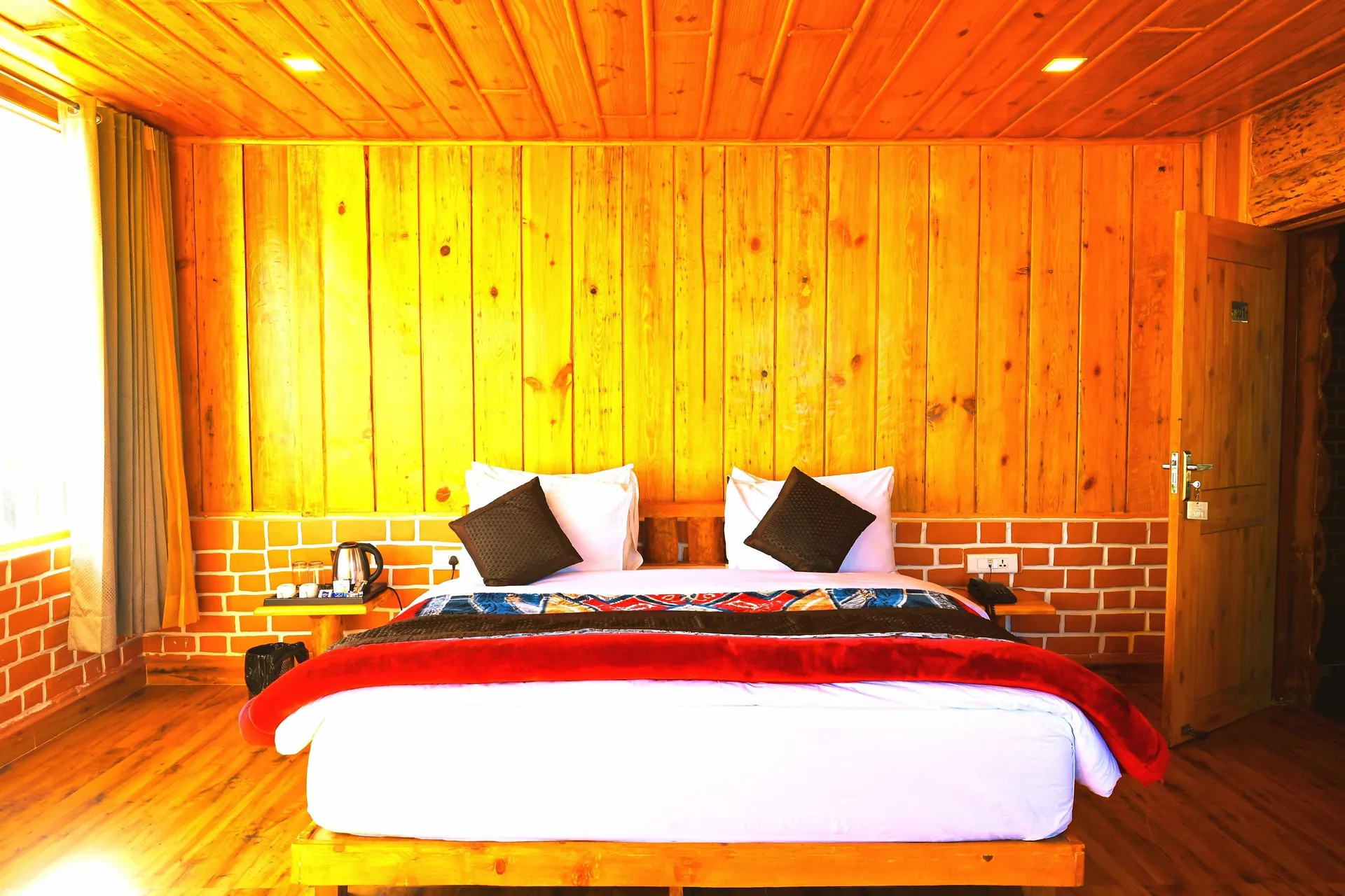 Hotel LA Riqueza Kanatal Room