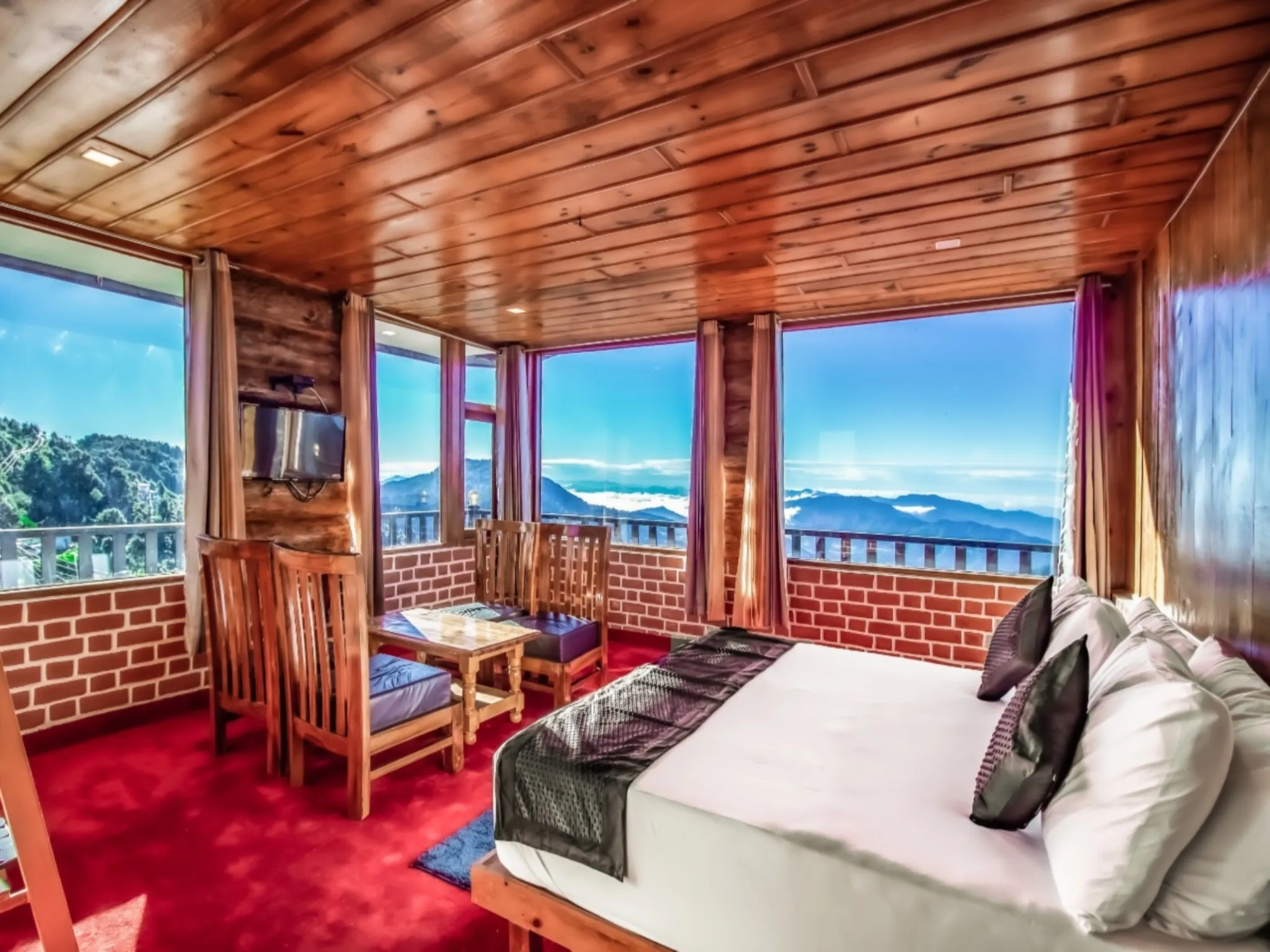 Hotel LA Riqueza Kanatal Room