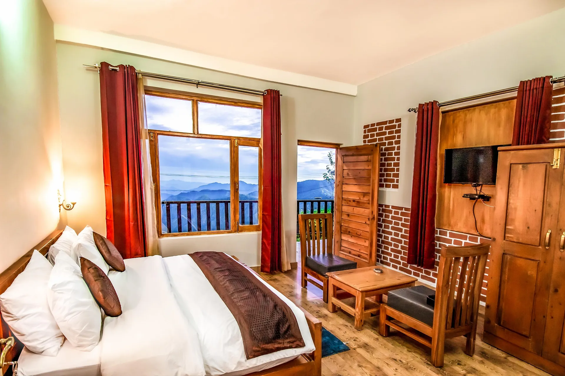 Hotel LA Riqueza Kanatal Room