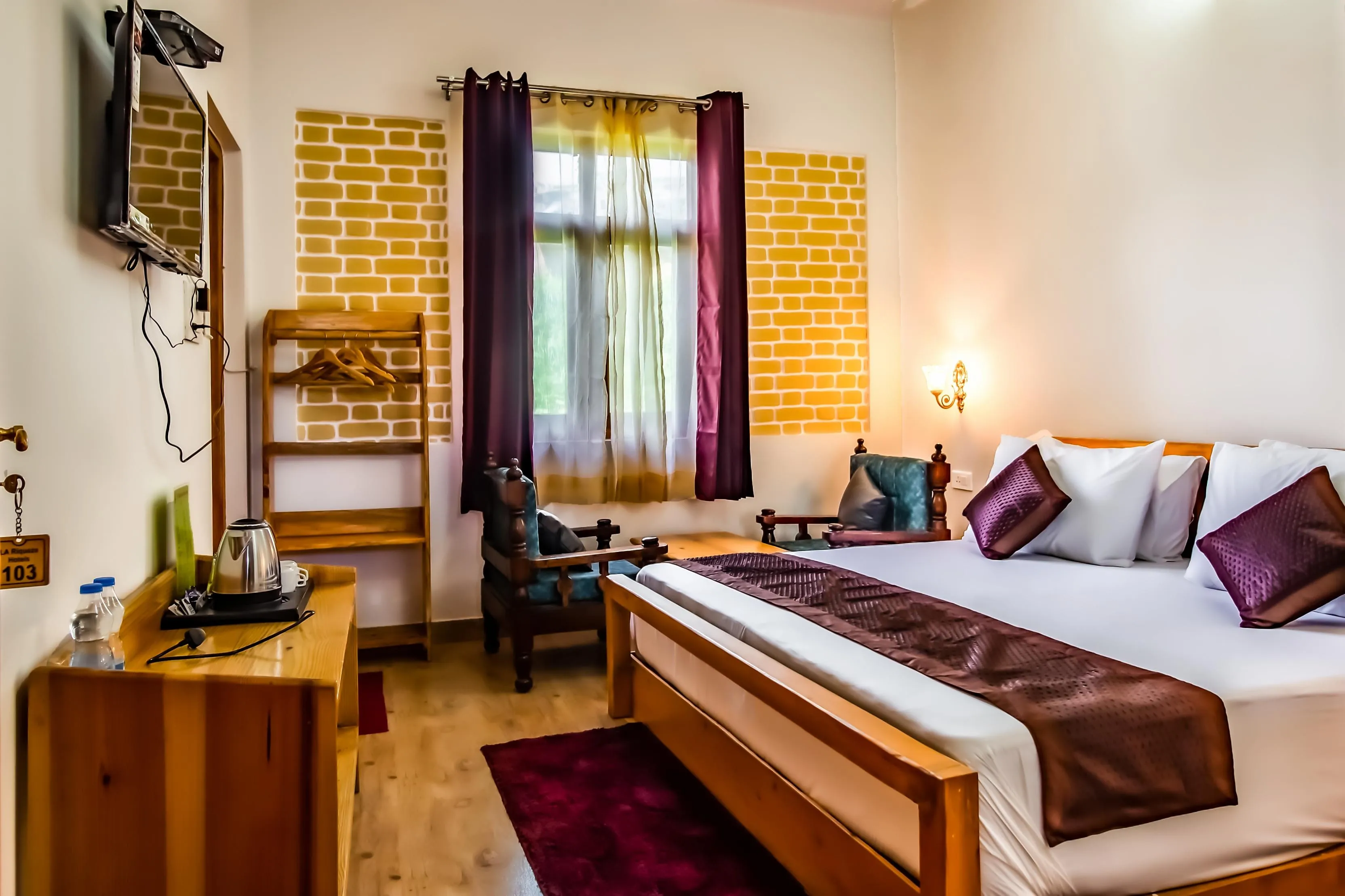 Hotel LA Riqueza Kanatal Room