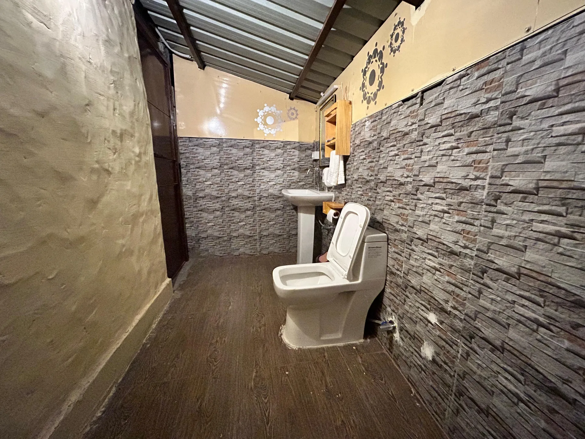 Kana Mud Resort Washroom