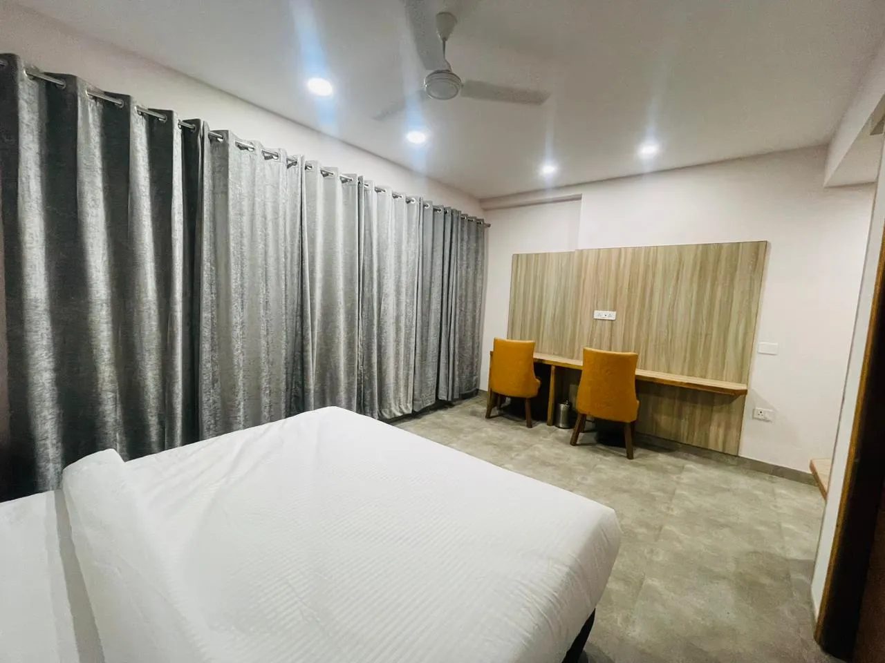 Rock Castle Inn By DLS Hotels Room